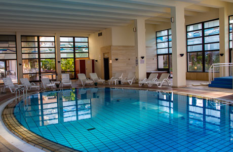 泳池取暖新科技：空氣源熱泵系統(tǒng)助力節(jié)能環(huán)保